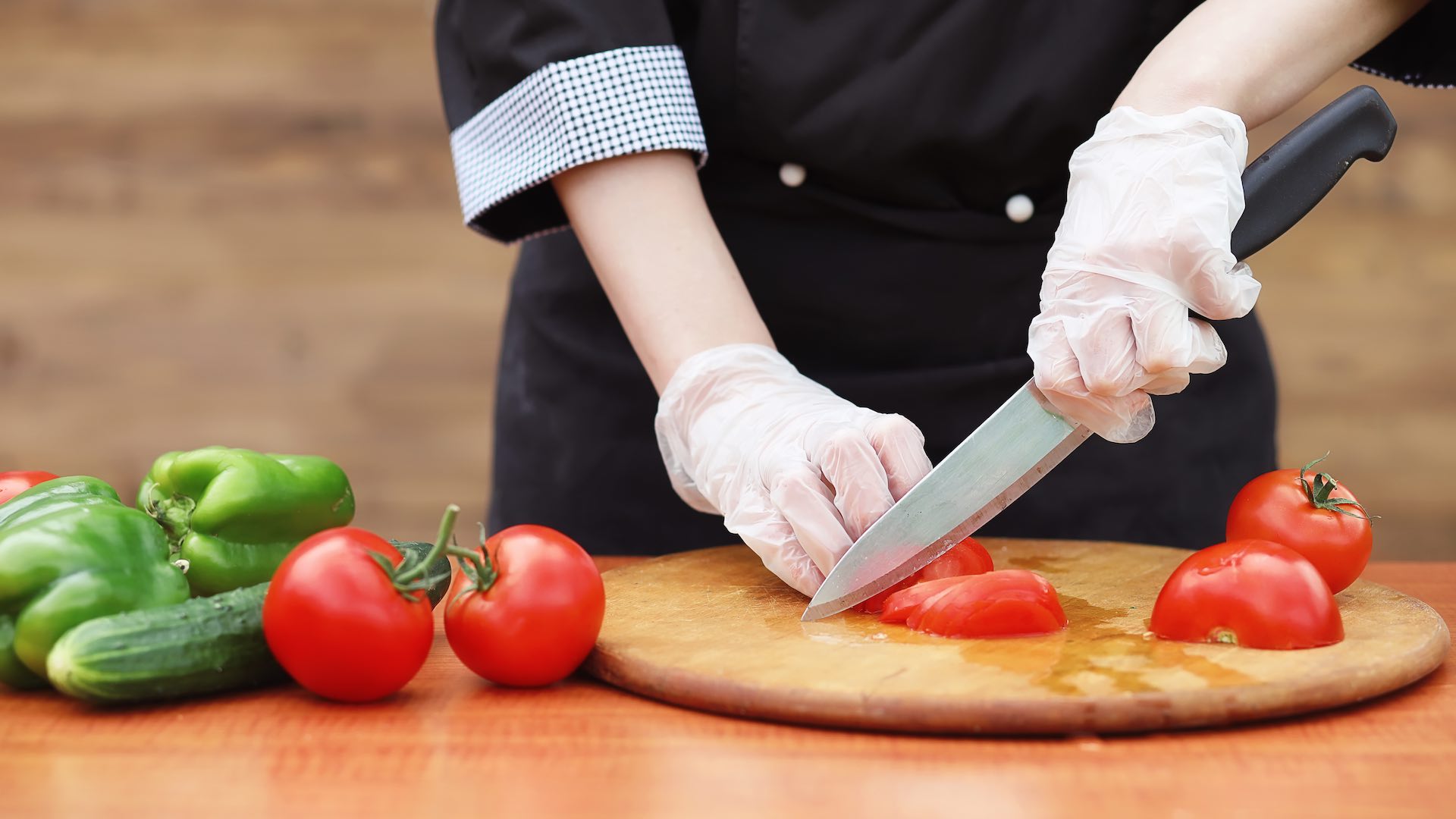 Toxicologist discusses the safety of plastic cutting boards amid new findings